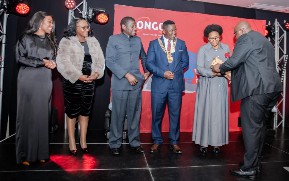 ErongoRed Chief executive officer Immanuel !Hanabeb presents tokens of appreciation to the speakers at the stakeholder gala dinner
